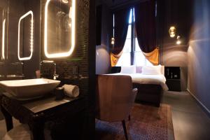 Boutique Hotel State - Parking and Transportation