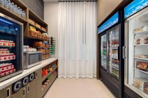 DoubleTree by Hilton New York Downtown - Dining Options and Experiences