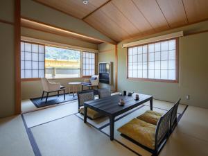 Gion Ryokan Karaku - Convenient Amenities and Facilities