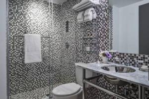 Hotel Hugo - Nearby Attractions and Landmarks