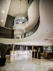 Hotel Van Der Valk Maastricht - Transportation and Nearby Attractions