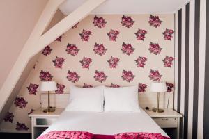 Hotel Wesseling - Questions About Staying Here