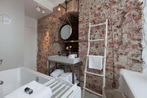 Mother Goose Hotel - Payment Methods