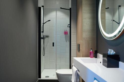 Moxy Amsterdam Schiphol Airport - Worth The Stay