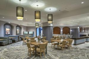 DoubleTree by Hilton Modesto - Getting to the Hotel