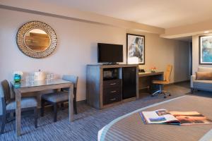 Hotel Azure - Booking Your Stay