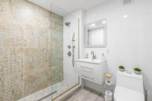 Luxe Studio With Charming Juliet Balcony - Booking Your Stay