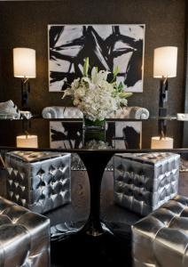 Modern Hotel - Booking Your Stay