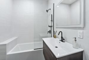 Top Notch 2BR in Upper East Mins to Central Park - Booking Your Stay