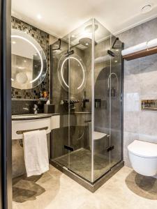Alexander Hotel - About Your Stay