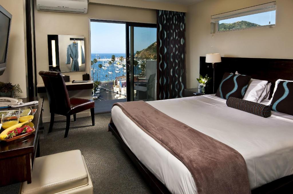 Aurora Hotel Review