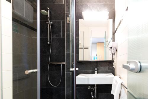 Bastion Hotel Schiphol Hoofddorp - Room Types and Amenities