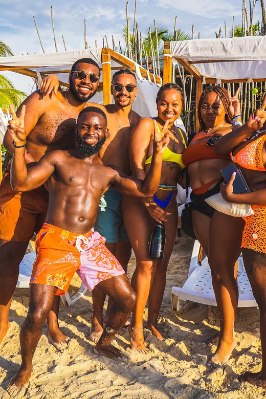 Cartagena: Day Trip Aviary and Enjoy Playa Blanca by Bus