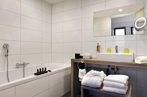 Fletcher Hotel-Restaurant Wings-Rotterdam - About Your Stay