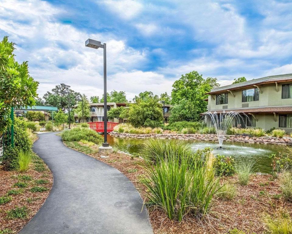 Gaia Hotel & Spa Redding, Ascend Hotel Collection Review