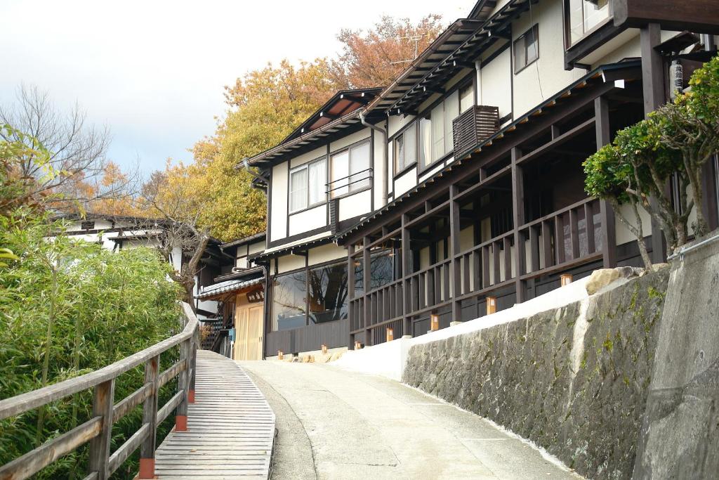 Hidatakayama Futarishizuka Hakuun - Key Points