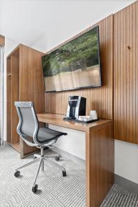 Holiday Inn Manhattan 6th Ave - Chelsea, an IHG Hotel - About Your Stay