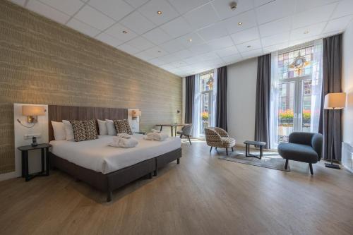 Hotel Amsterdam De Roode Leeuw - About Your Stay