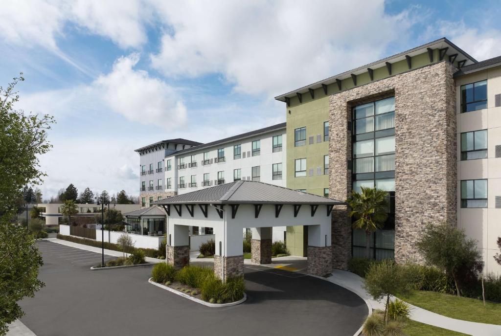 Hotel Centro Sonoma Wine Country, Tapestry Collection Hilton Review