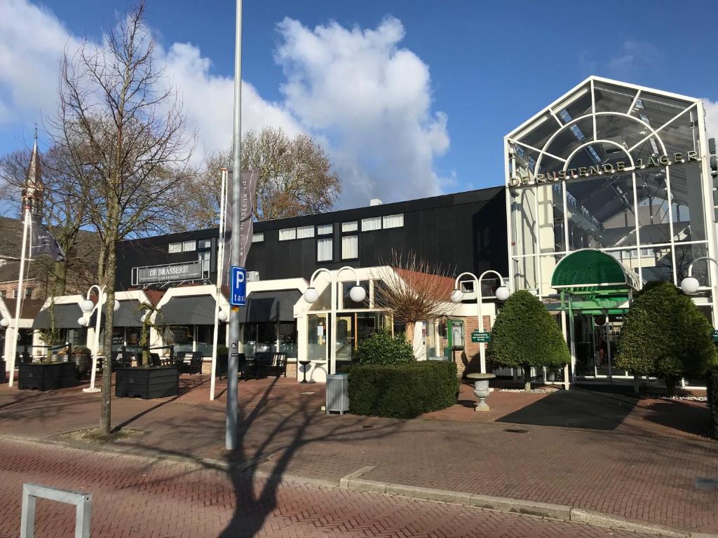Hotel De Rustende Jager - About Your Stay