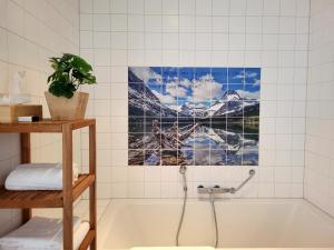 Hotel De Wereld - About Your Stay