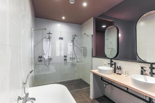Hotel Halbert - About Your Stay