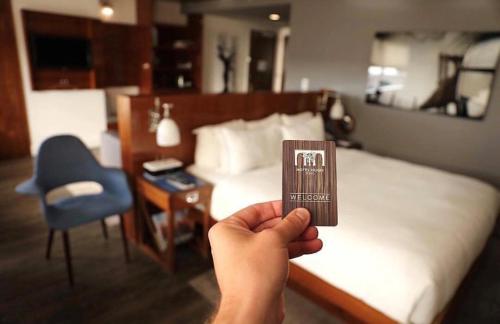 Hotel Hugo - Location and Accessibility