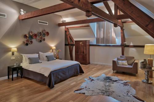 Hotel ML - About Your Stay