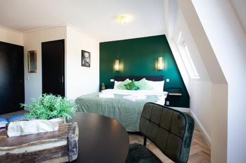 Hotel Snouck Van Loosen - About Your Stay