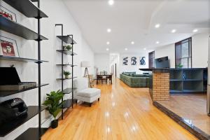 Massive Soho Loft 5bedrooms 2 Baths - 2500 SQFT - About Your Stay