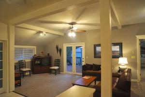 McCloud Hotel - About Your Stay