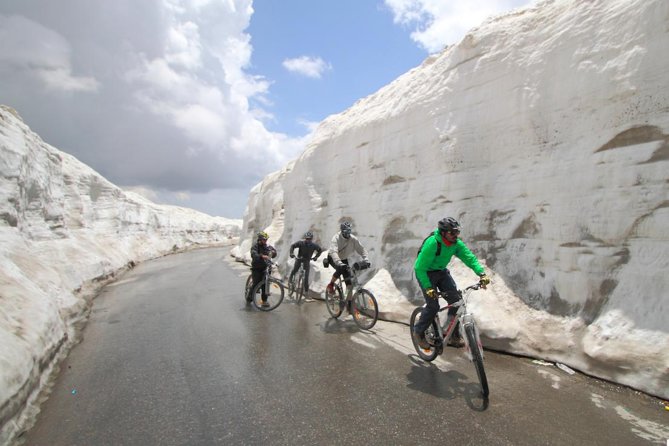Multi-Day Trip Himalayan Cycling Expedition From Manali to Leh