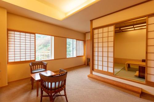 Ooedo Onsen Monogatari Higashiyama Grand Hotel - Key Points