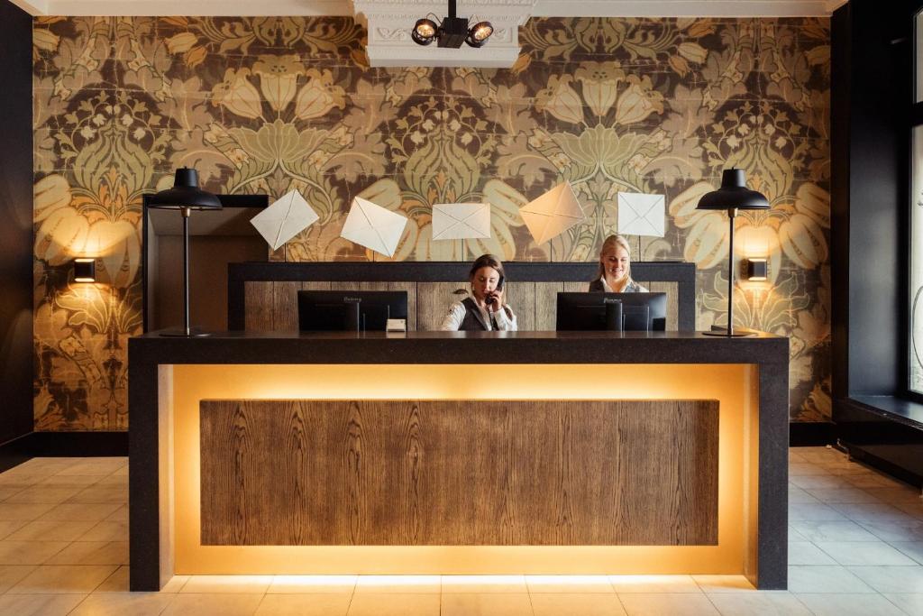 Post-Plaza Hotel & Grand Café Review