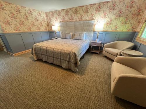 Stonehurst Manor Including Breakfast and Dinner - Scenic Mountain Location