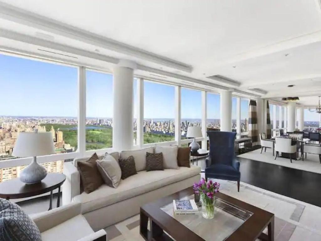 Stunning Views of Manhattan Review