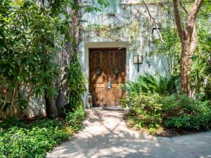 Sunset Marquis Hotel - About Your Stay