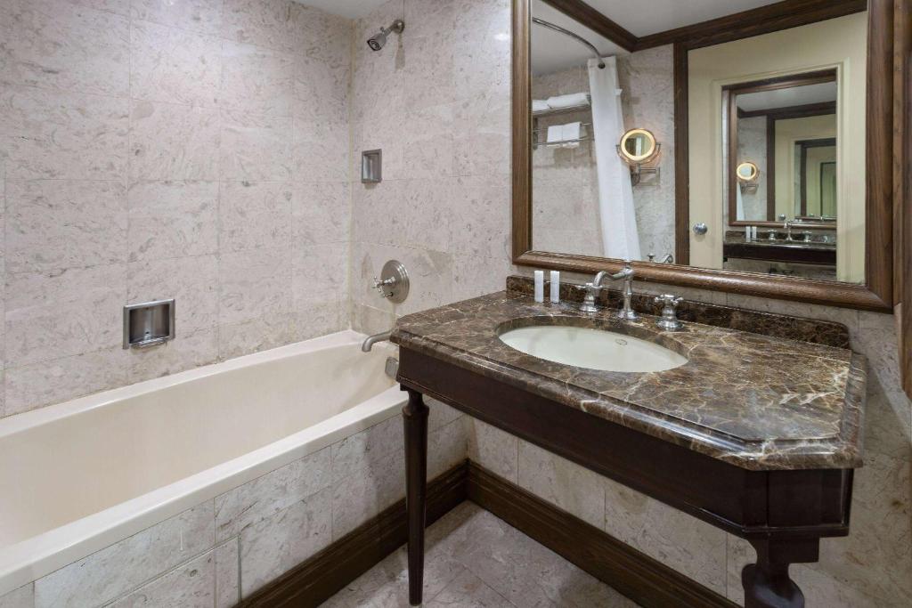 The Blakely by LuxUrban - About Your Stay