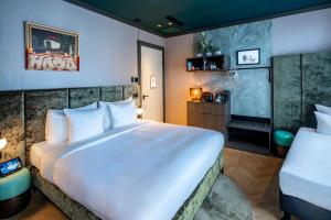 The Highlander - About Your Stay