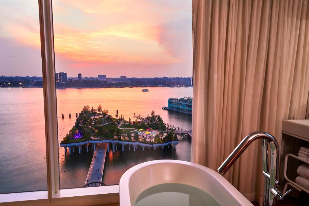 The Standard, High Line New York Review