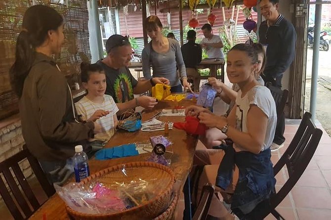 Tour to Tra Que Vegetable Village, Silk Weaving & Lantern Making Class - Exploring Tra Que Vegetable Village