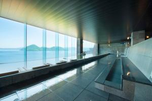 Toyako Manseikaku Hotel Lakeside Terrace - Key Points