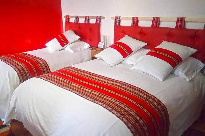 Uyuni Salt Flats 3D With Private Rooms and Maximum 4 Passengers