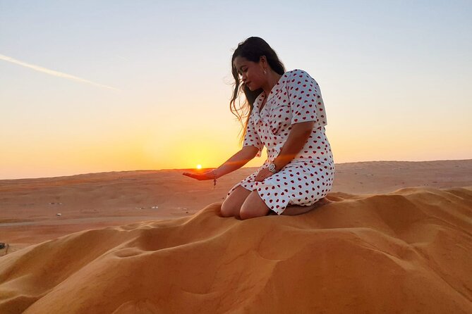 Watching Sunrise in Wahiba Sand Desert – Early Morning Tour