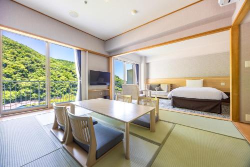 Yumoto Fujiya Hotel - Key Points