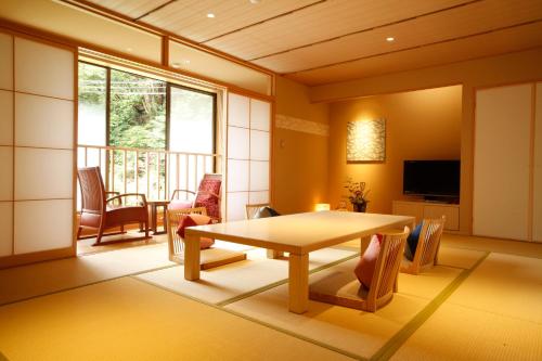 Yuraku Kinosaki Spa & Gardens - Key Points