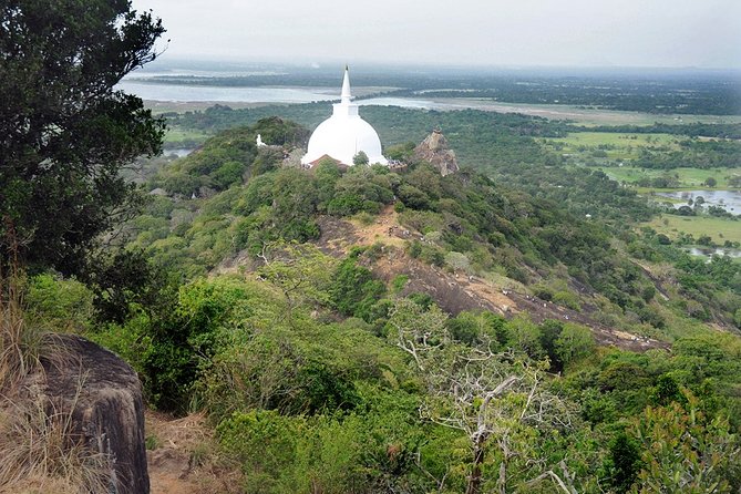 14-Nights/15-Days Sri Lanka Round Tour by Minivan – With Nilaveli Beach
