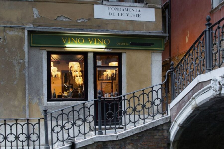 2-Course Dinner in a Typical Venetian Restaurant