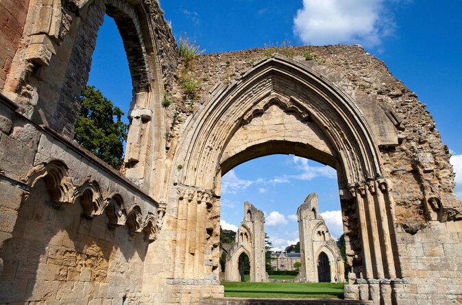 2 DAY TOUR | Jurassic Coast, Glastonbury, Stonehenge & Salisbury
