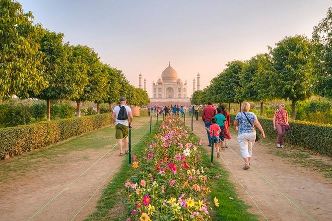 2-Days Private Taj Mahal Sunrise Tour From Mumbai by Round Trip Flights